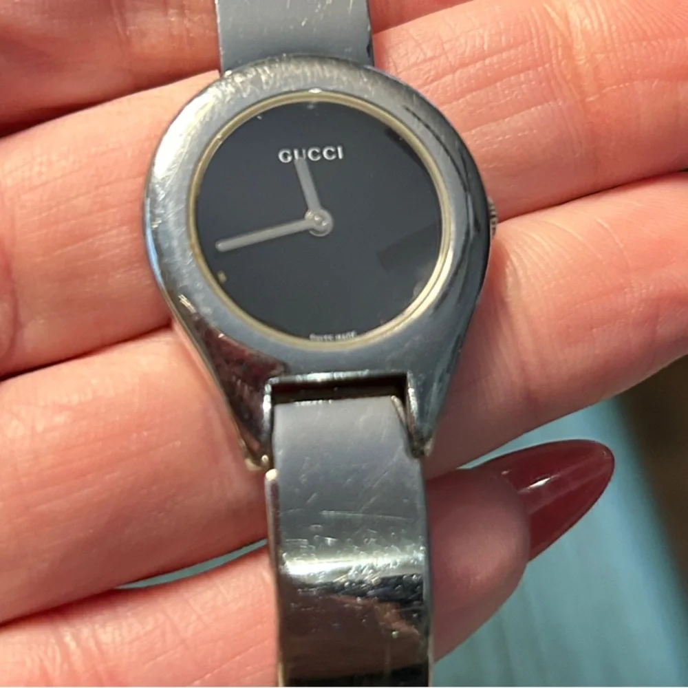 318. Gucci 6700L watch with COA